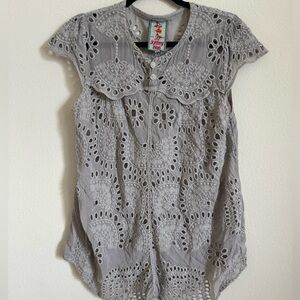 Johnny Was Gray Eyelet Sheer Boho Lace cap sleeve Blouse S